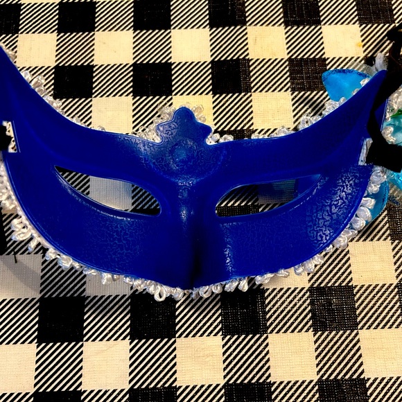Masquerade Mask - Picture 2 of 2